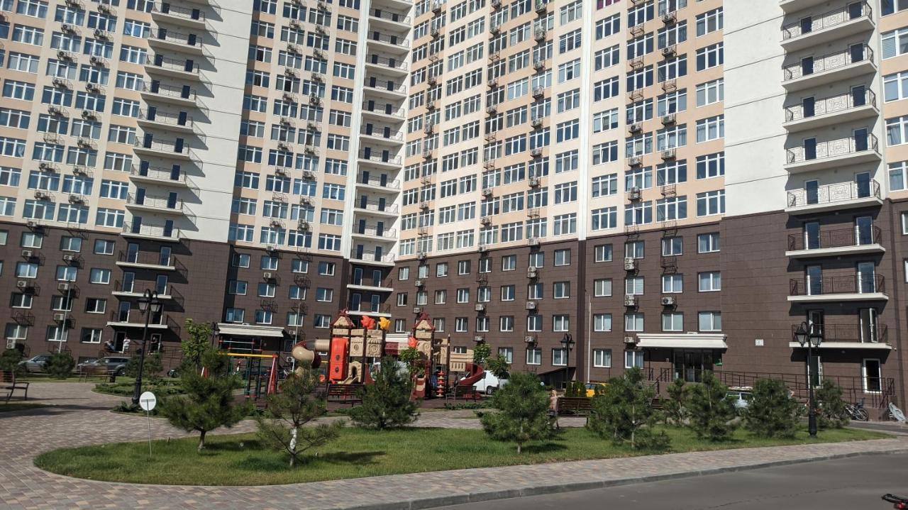 Квартира Кадорр Бассейная Apt Odeassa Basseinaya Lägenhet Odessa Exteriör bild